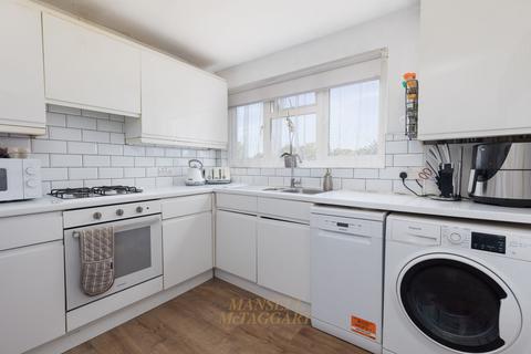 undefined, Avalon Court, Horley RH6