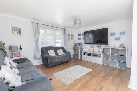 undefined, Avalon Court, Horley RH6