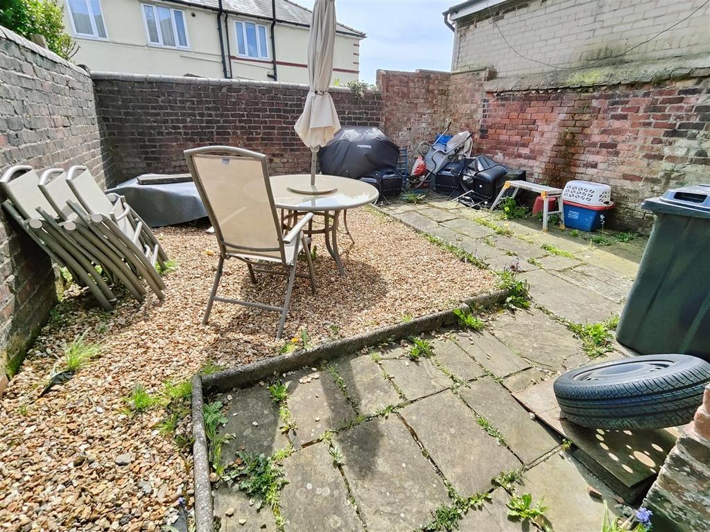 Rear Yard (Shared)