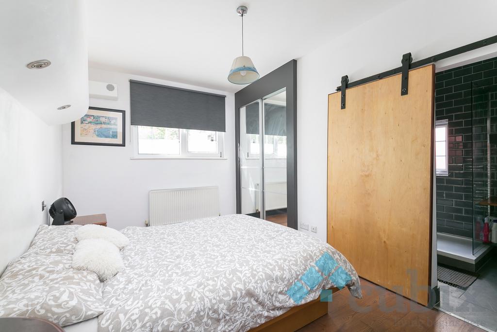 Master bedroom, en suite
