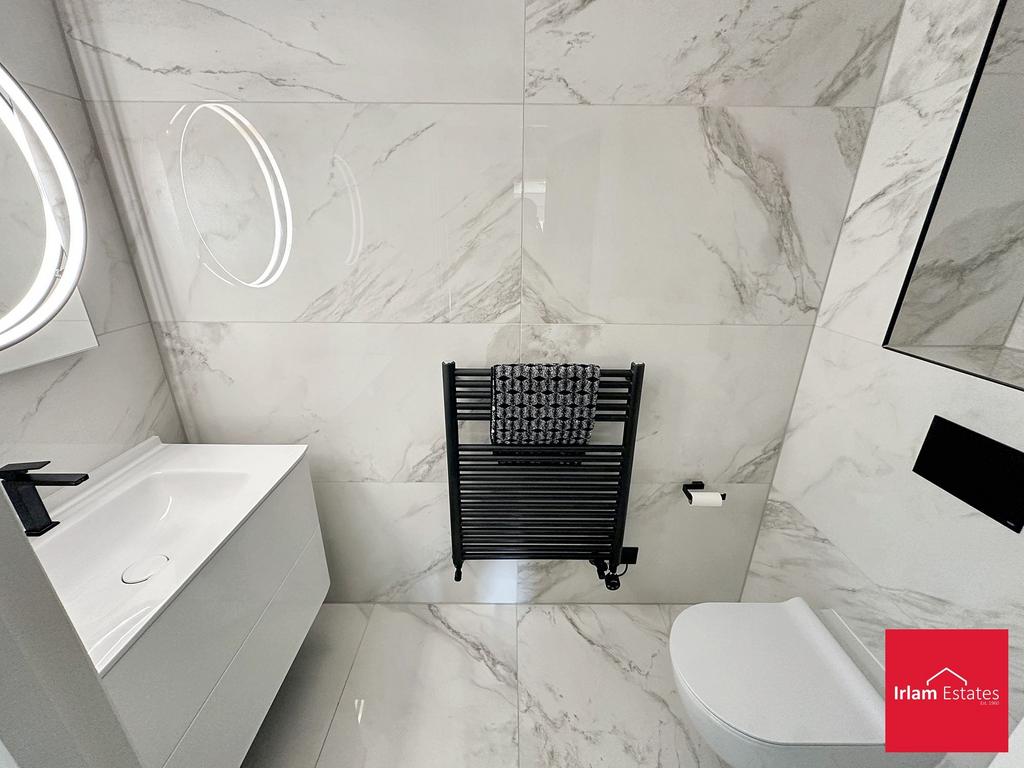 Bedroom 1/Dresser/Ensuite