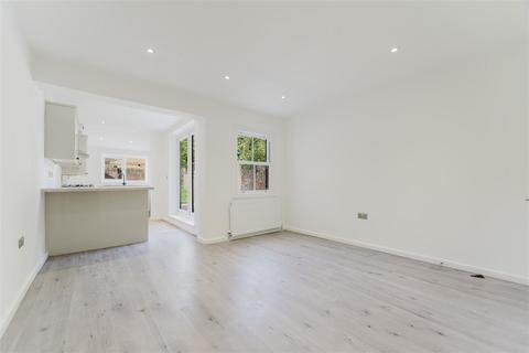 3 bedroom end of terrace house for sale, Bangors Road South, Iver SL0