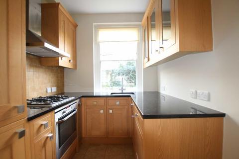 2 bedroom flat to rent, Vera Road, London SW6