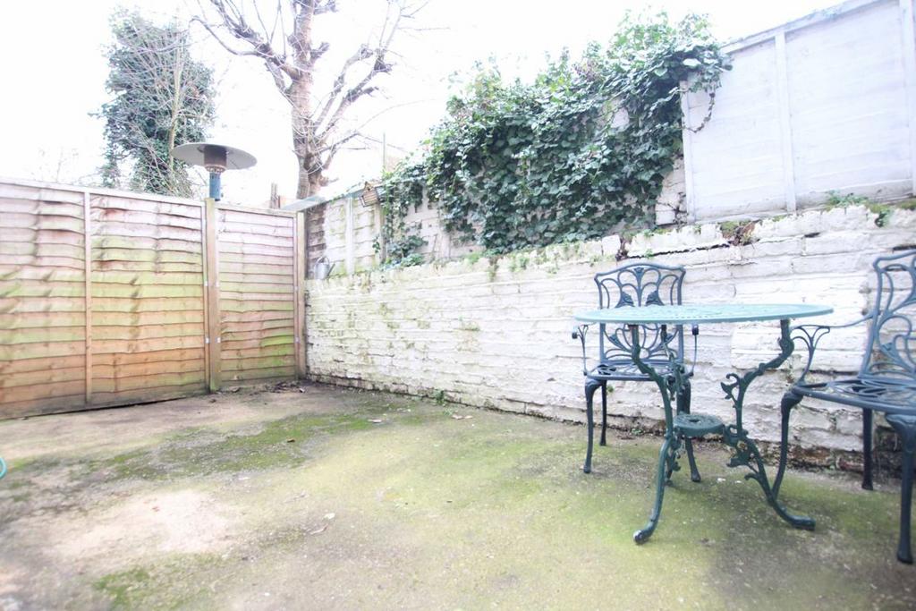 Apartment in London - More