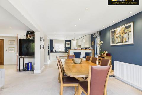 3 bedroom apartment for sale, Hawkshead Road, Potters Bar