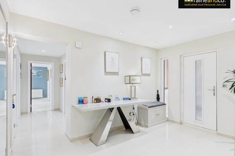 3 bedroom apartment for sale, Hawkshead Road, Potters Bar