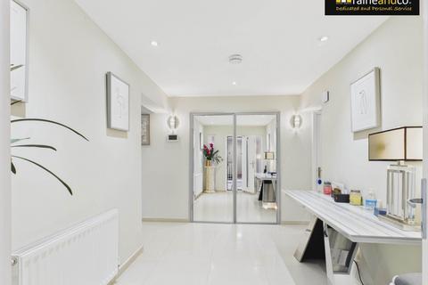 3 bedroom apartment for sale, Hawkshead Road, Potters Bar