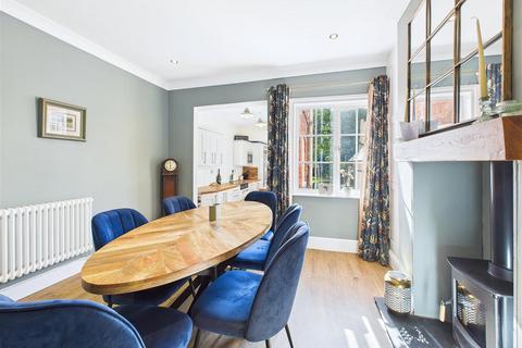 63 Walsall Road, Lichfield, WS13 8AD