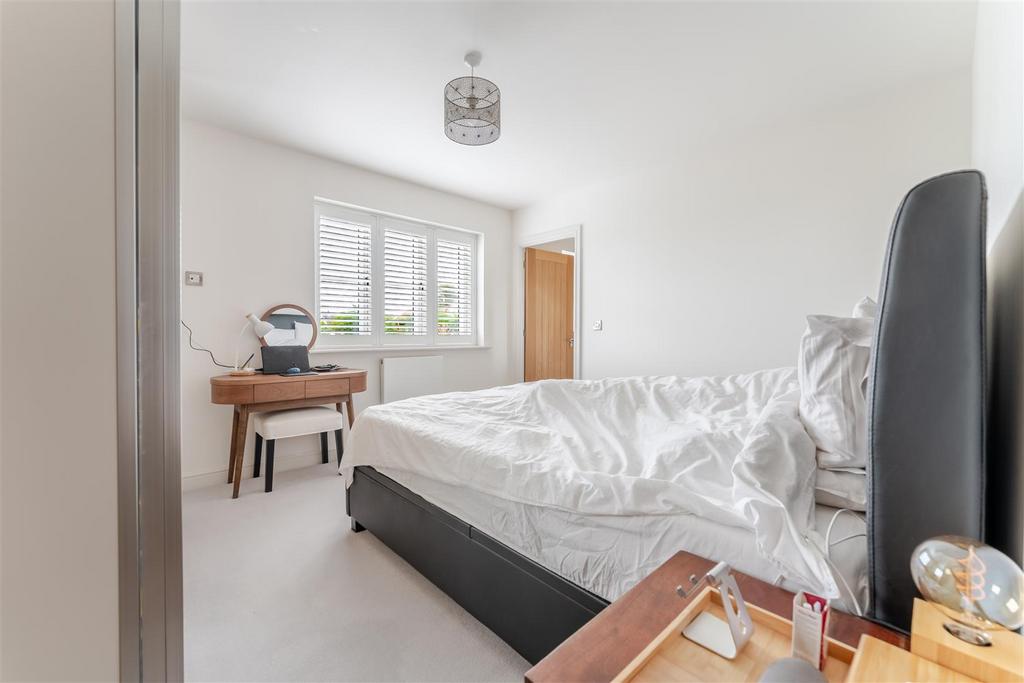 Q10 - bedroom.jpg