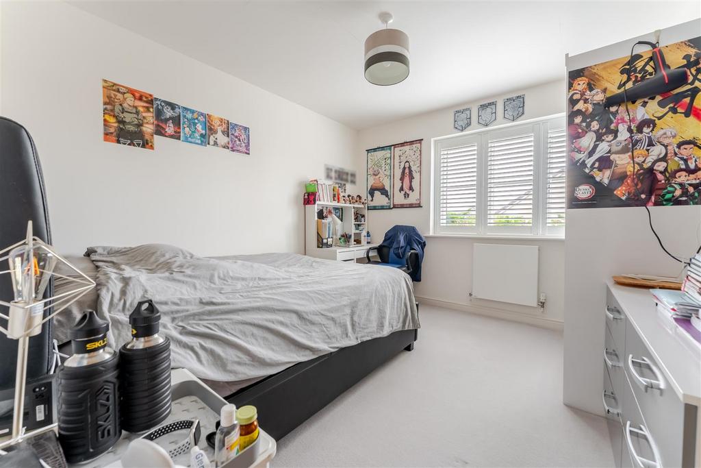 Q12 - bed 2.jpg