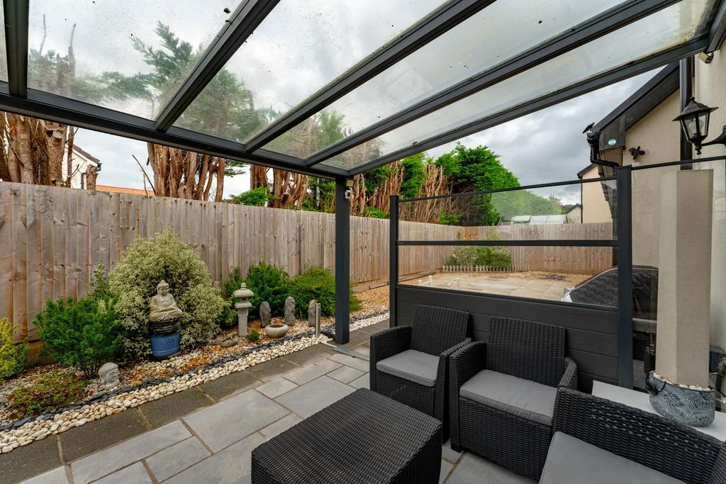 Q8 - patio seating area.jpeg