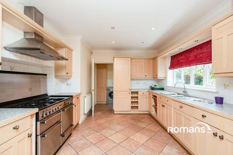 5 bedroom detached house to rent, Heckfield Drive, Fleet, Hampshire, GU51