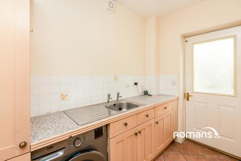 5 bedroom detached house to rent, Heckfield Drive, Fleet, Hampshire, GU51