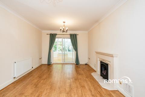 5 bedroom detached house to rent, Heckfield Drive, Fleet, Hampshire, GU51