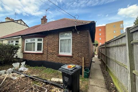 2 bed bungalow for rent in Tennyson Drive, Basildon, Essex, SS13