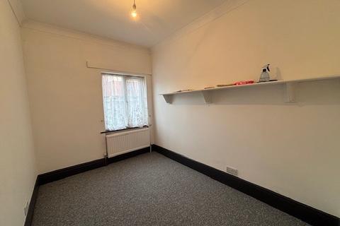 2 bedroom bungalow to rent, Tennyson Drive, Basildon, Essex, SS13
