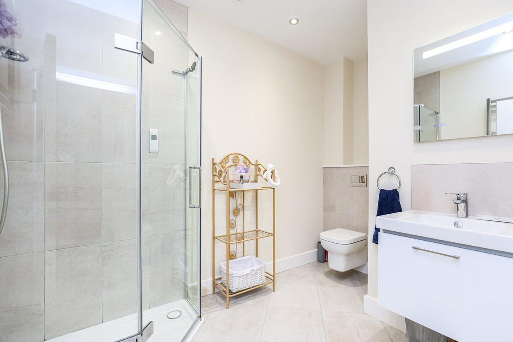 Master En-Suite Shower Room
