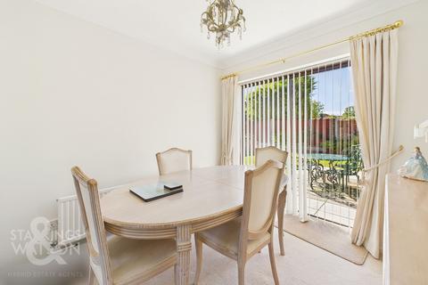 3 bedroom detached house for sale, Highview Close, Blofield, Norwich