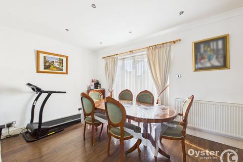 4 bedroom semi-detached house for sale, Beverley Gardens, Stanmore, HA7