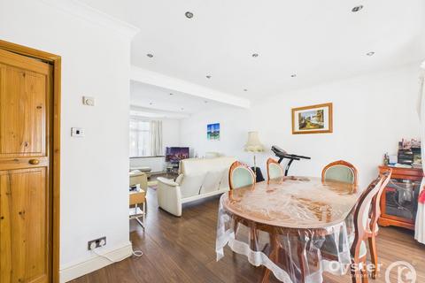 4 bedroom semi-detached house for sale, Beverley Gardens, Stanmore, HA7