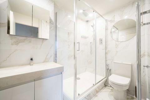 3 bedroom flat to rent, Warwick Gardens, London W14
