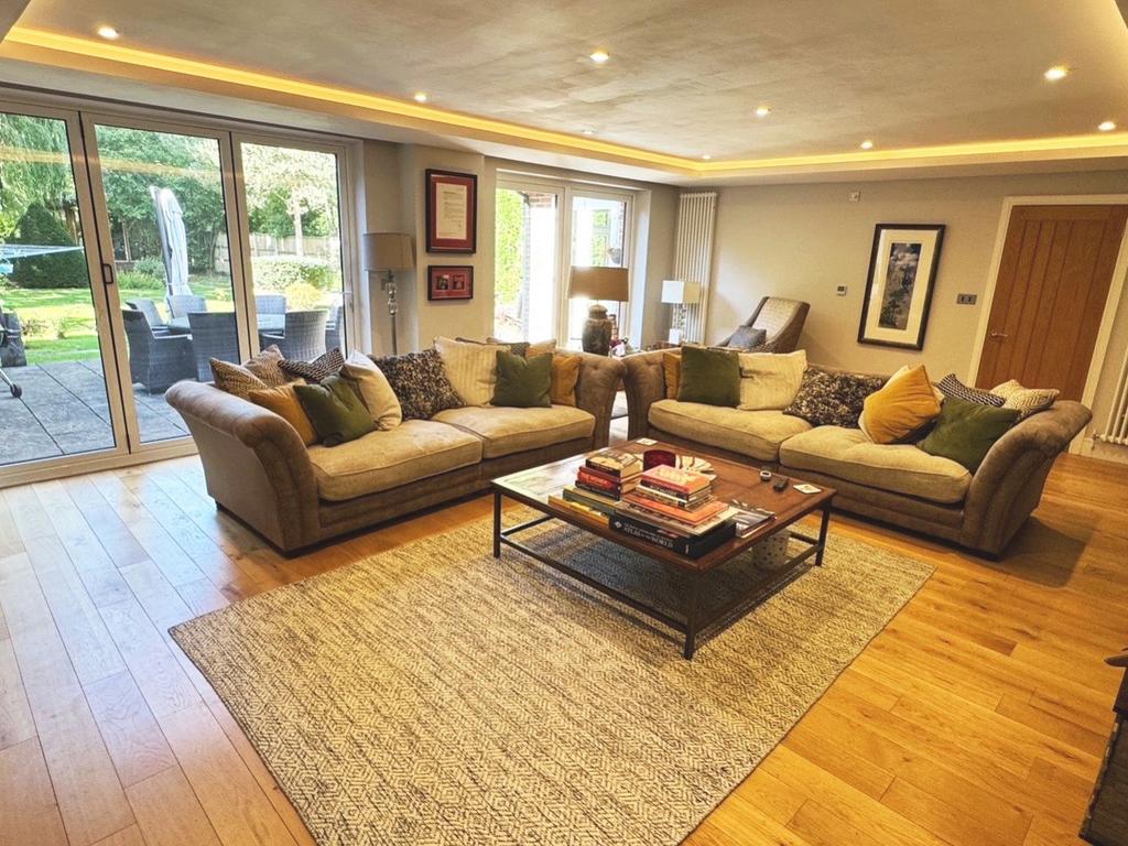Lounge Left