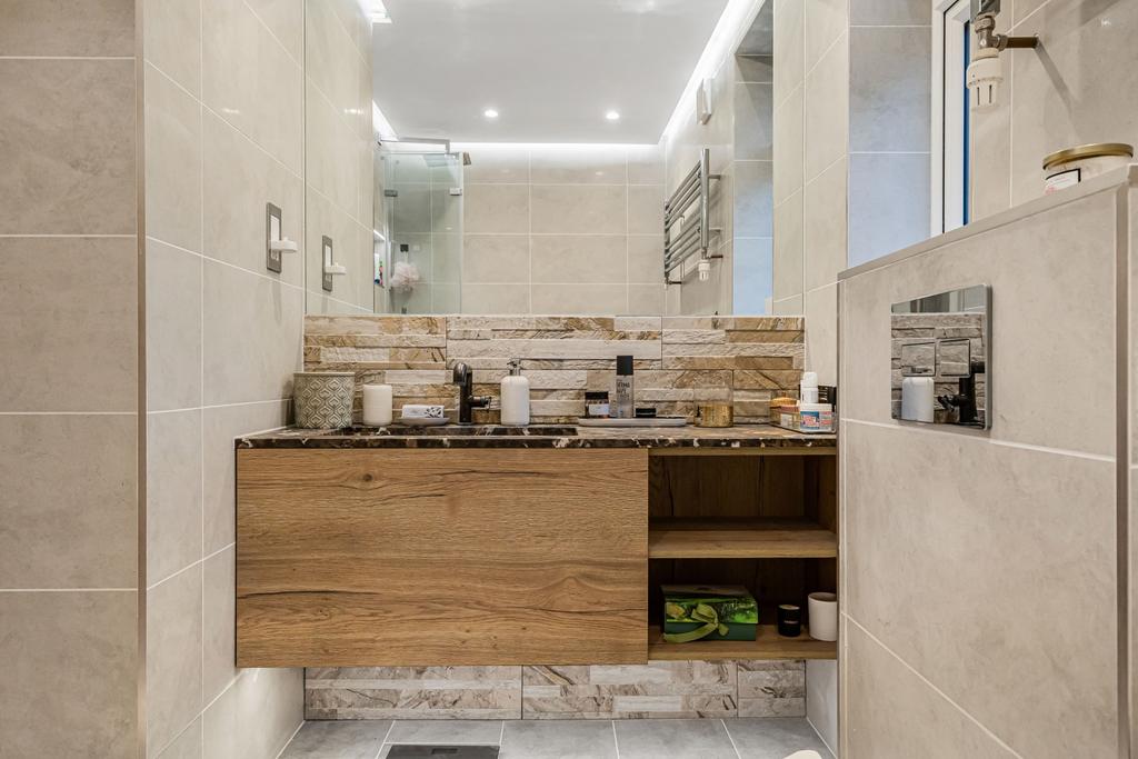 En-Suite Basin