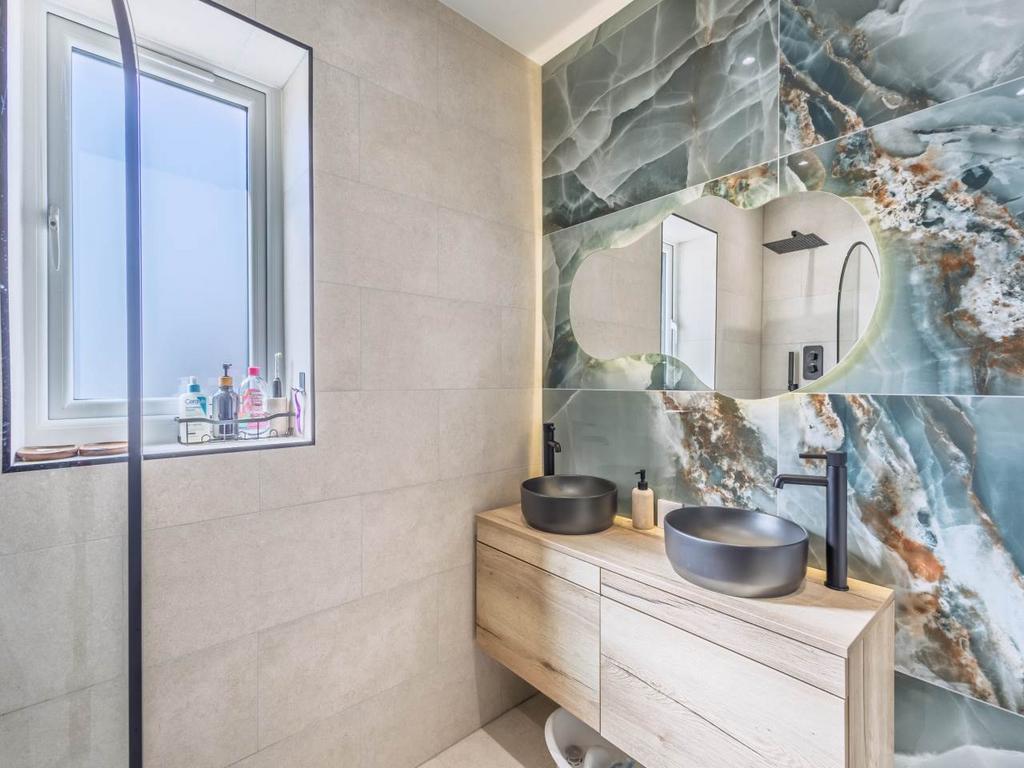 Bed1 ensuite 3