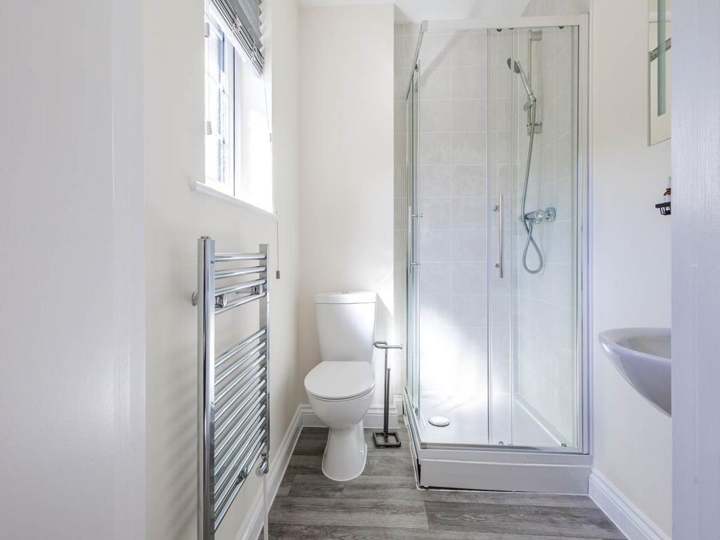 Ensuite bed 2