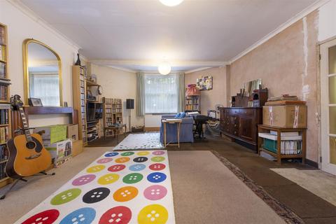 2 bedroom flat for sale, Carleton Rd