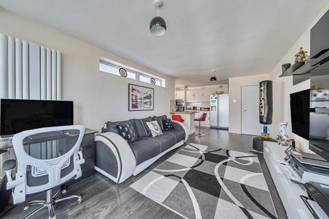 undefined, Sunbury-on-Thames,  Surrey,  TW16