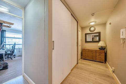 undefined, Sunbury-on-Thames,  Surrey,  TW16