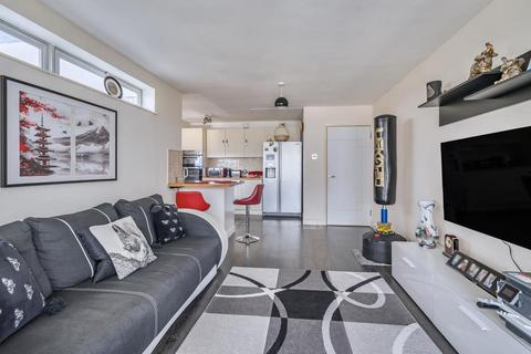 undefined, Sunbury-on-Thames,  Surrey,  TW16