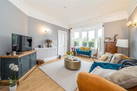 undefined, Russell Road, Shepperton TW17