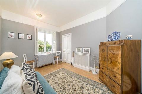undefined, Russell Road, Shepperton TW17