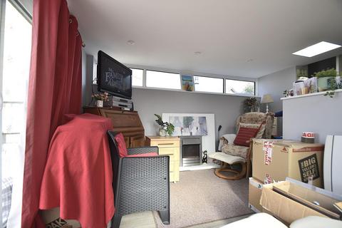 1 bedroom semi-detached bungalow to rent, High Street, Oakfield, Ryde