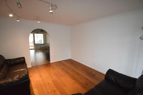 3 bedroom semi-detached house to rent, Kilmiston Drive, Hampshire PO16