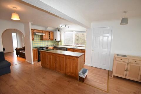 3 bedroom semi-detached house to rent, Kilmiston Drive, Hampshire PO16