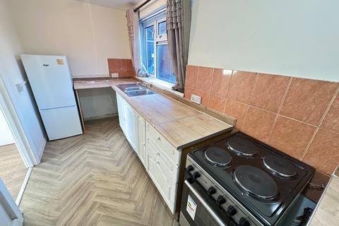 2 bedroom apartment to rent, Wexham Close, Luton, Bedfordshire, LU3 3TX
