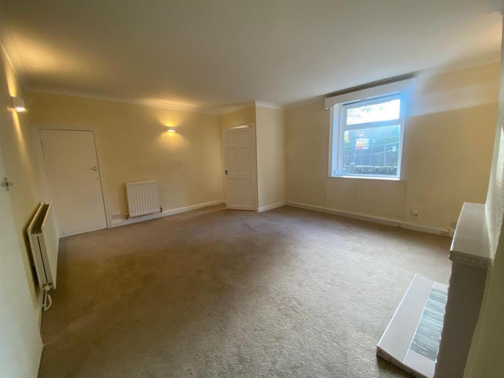 LOUNGE 1.jpg