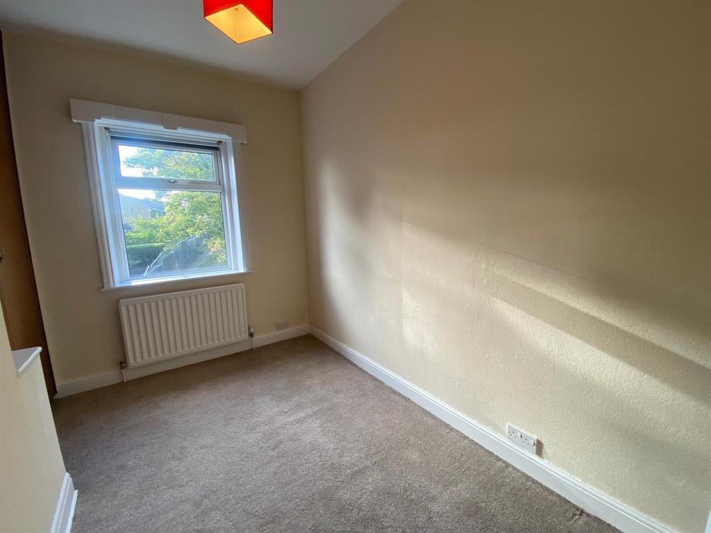 SMALL BEDROOM.jpg