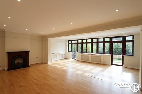 undefined, Laurel Way, London, N20