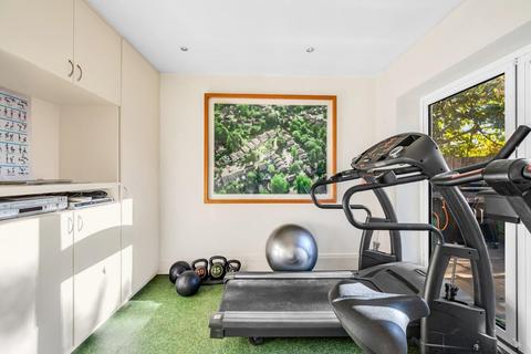 20 Carbery Avenue, London, W3 9AL