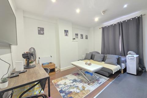 1 bedroom apartment to rent, Sussex Gardens, London W2