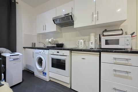 1 bedroom apartment to rent, Sussex Gardens, London W2