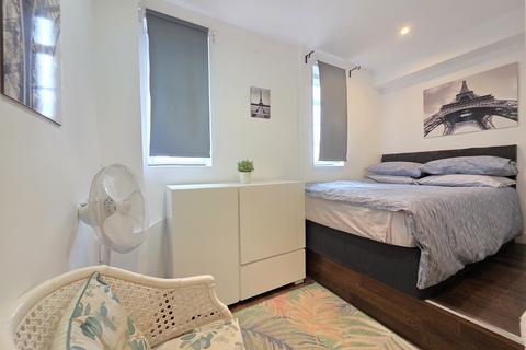 1 bedroom apartment to rent, Sussex Gardens, London W2
