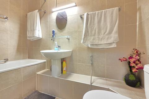 1 bedroom apartment to rent, Sussex Gardens, London W2