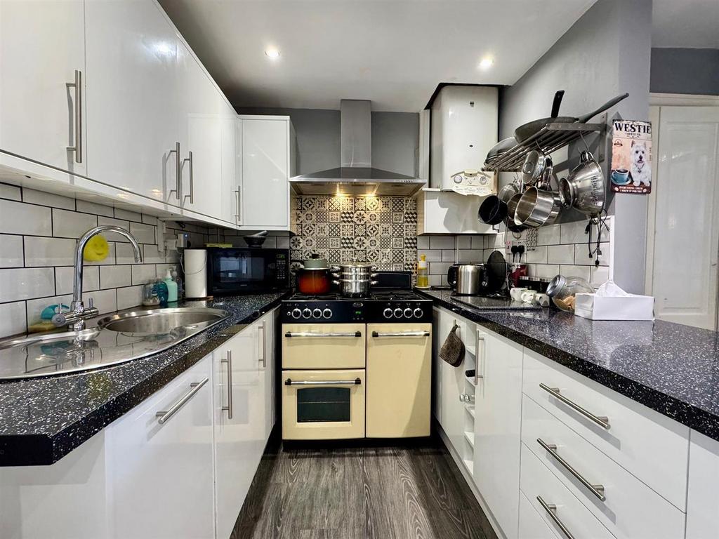 Kitchen (1).jpg