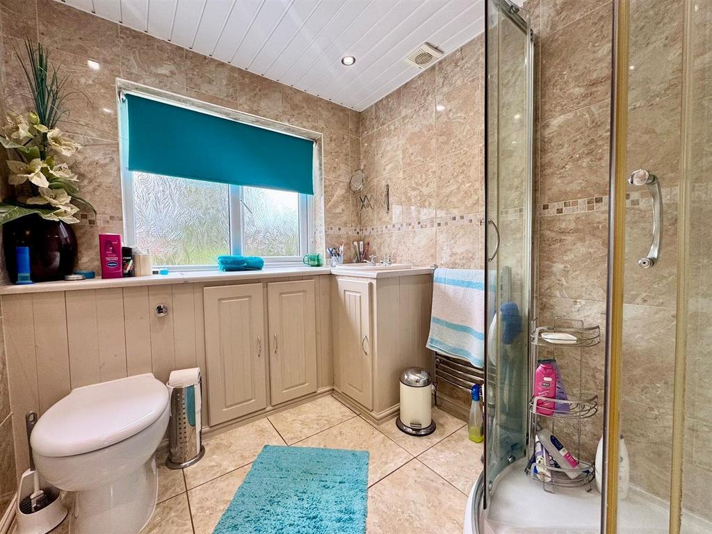 Shower room (1).jpg