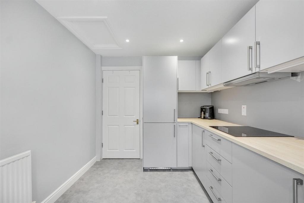 Kitchen 2.jpeg